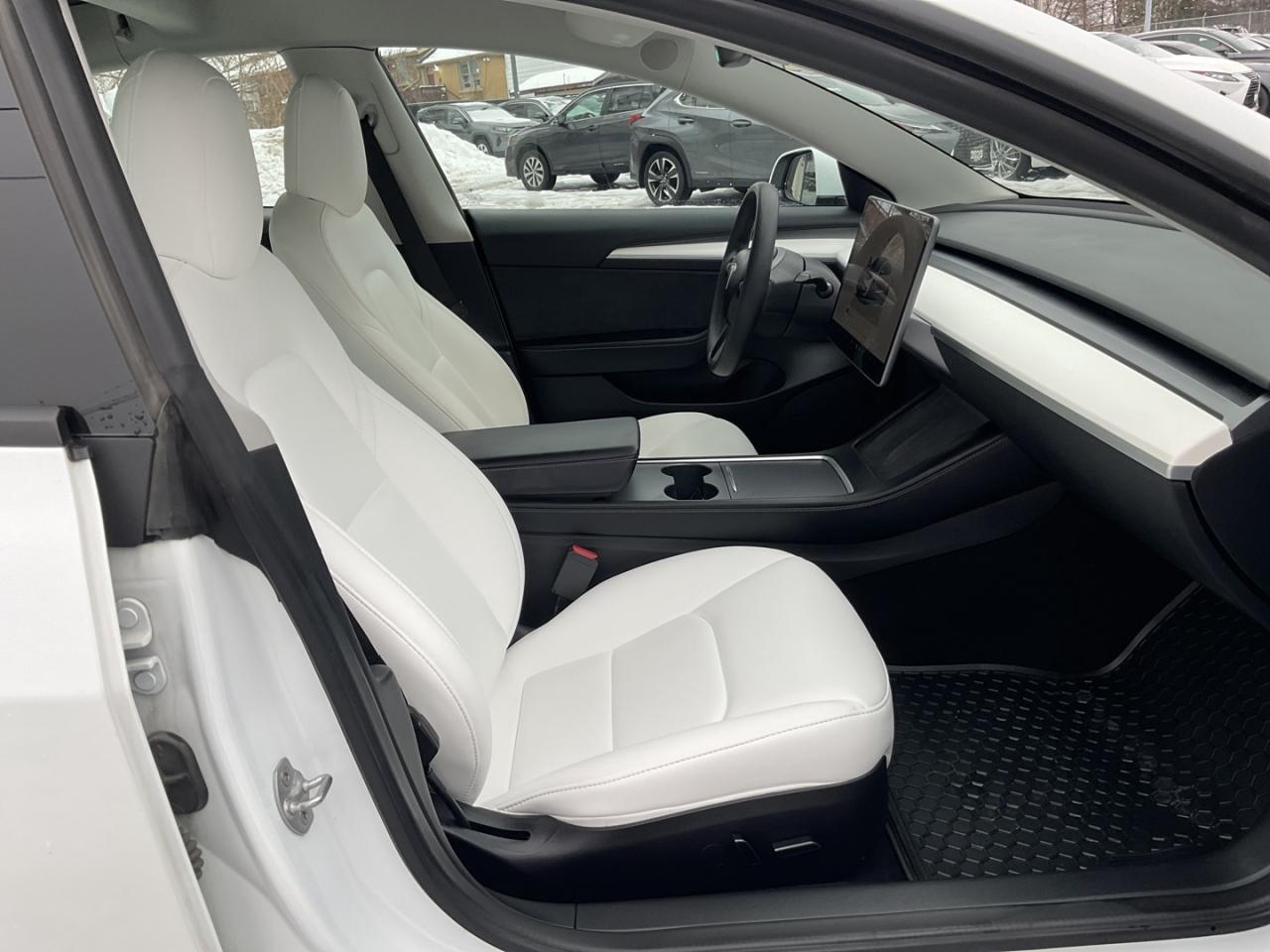 2022 Tesla Model 3 Long Range AWD - WHITE LEATHER! NAV! CAMERAS! Photo