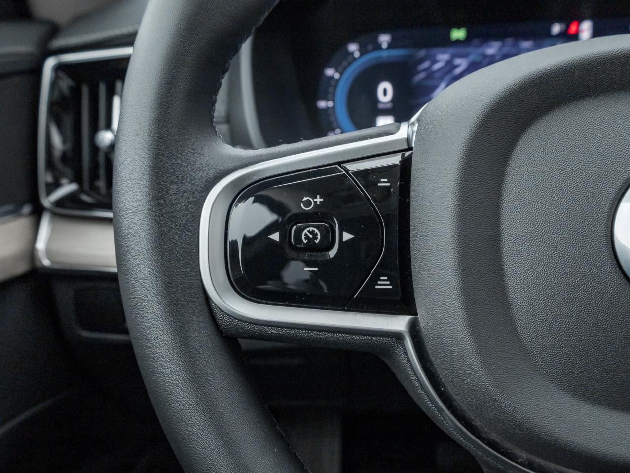 2025 Volvo XC90 2025.5 B6 AWD plus 7-Seater  CPO RATE fr 3.49%* Photo