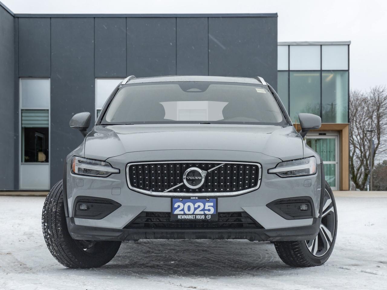 2025 Volvo V60 Cross Country B5 AWD Plus  19" ALLOY WHEELS  LOW KM  CPO Photo