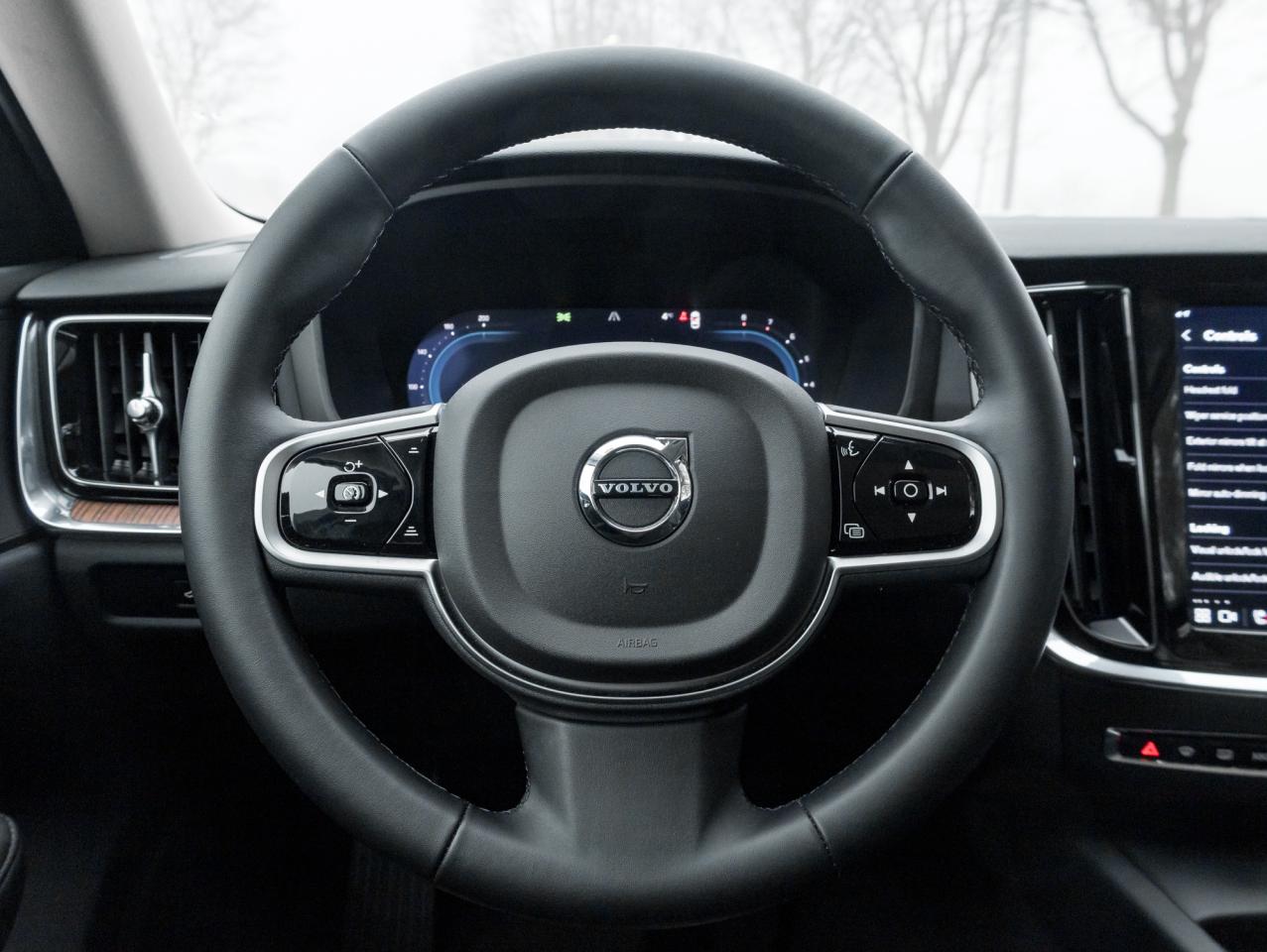 2025 Volvo V60 Cross Country B5 AWD Plus  19" ALLOY WHEELS  LOW KM  CPO Photo