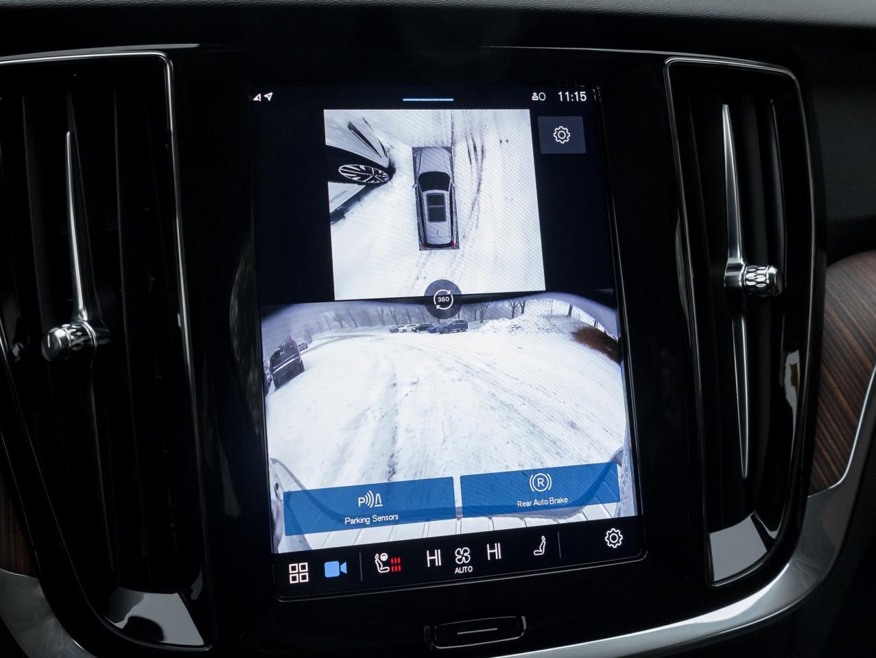 2025 Volvo V60 Cross Country B5 AWD Plus  19" ALLOY WHEELS  LOW KM  CPO Photo