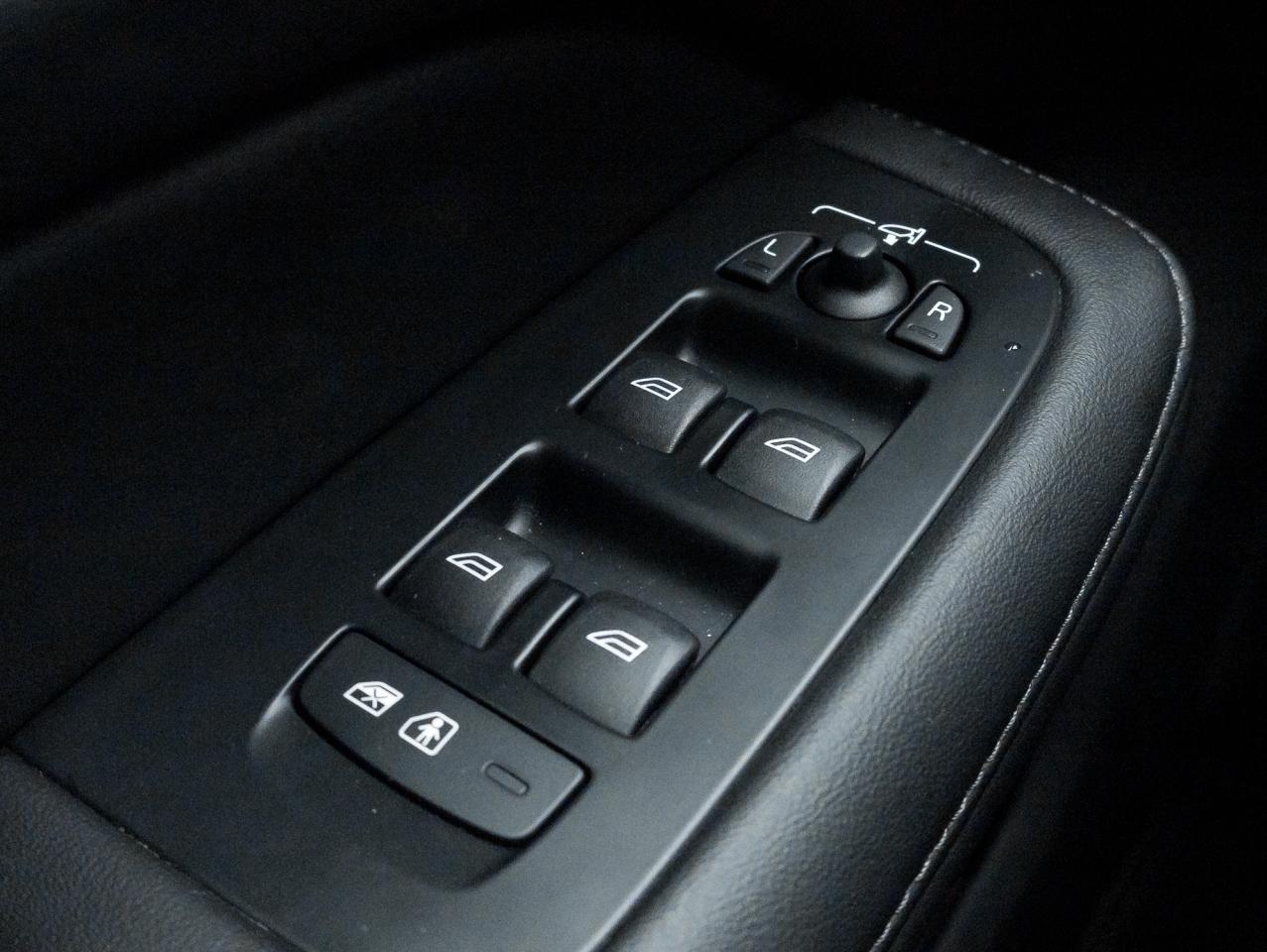 2025 Volvo V60 Cross Country B5 AWD Plus  19" ALLOY WHEELS  LOW KM  CPO Photo