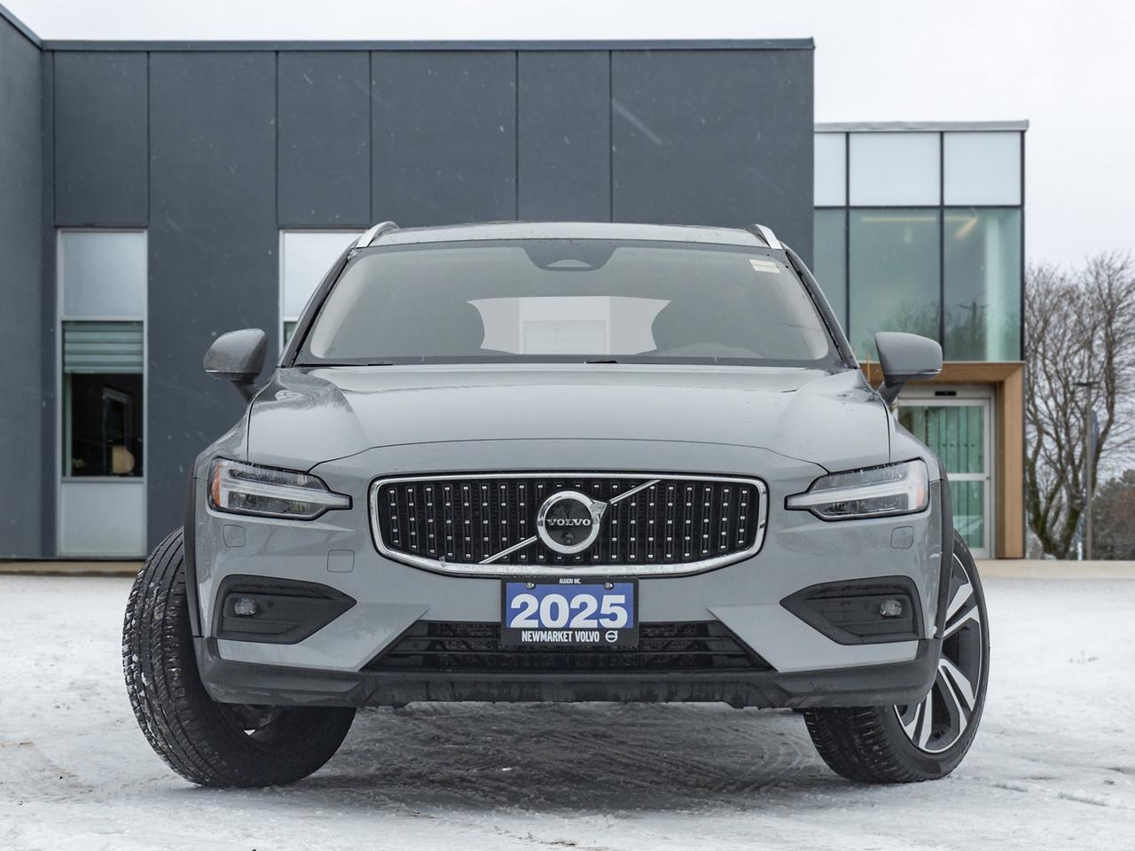 2025 Volvo V60 Cross Country B5 AWD Plus  19" ALLOY WHEELS  LOW KM  CPO Photo