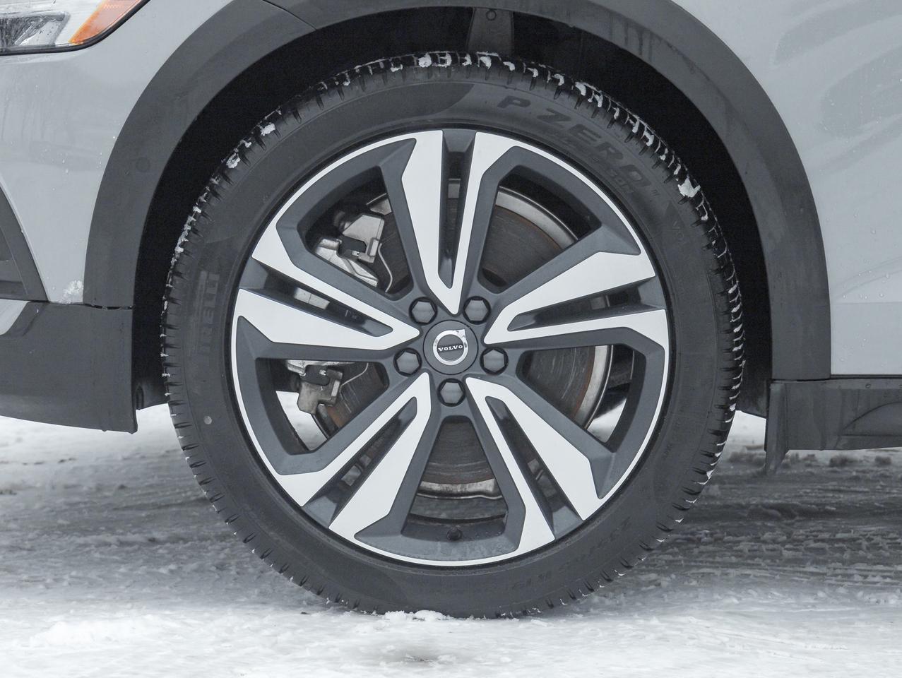 2025 Volvo V60 Cross Country B5 AWD Plus  19" ALLOY WHEELS  LOW KM  CPO Photo