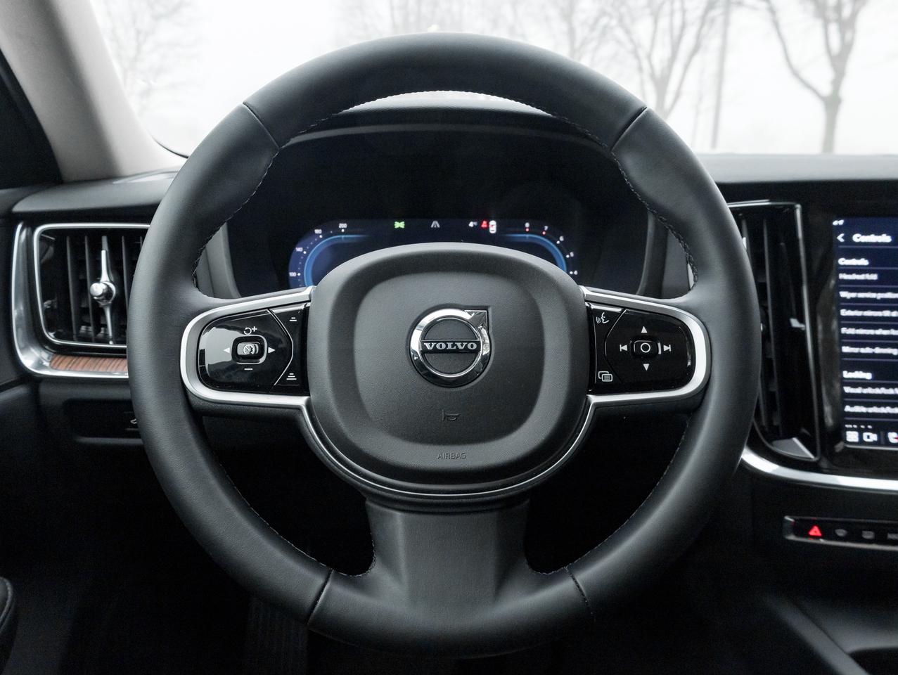 2025 Volvo V60 Cross Country B5 AWD Plus  19" ALLOY WHEELS  LOW KM  CPO Photo