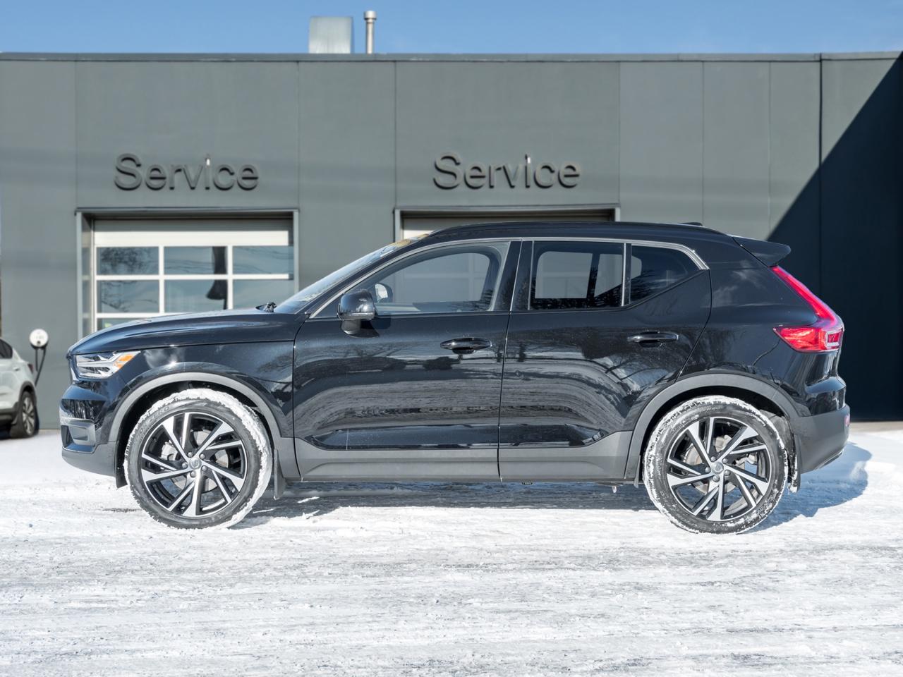 2022 Volvo XC40 T5 AWD R-Design  OFF LEASE  POLESTAR  20" ALLOY W Photo2