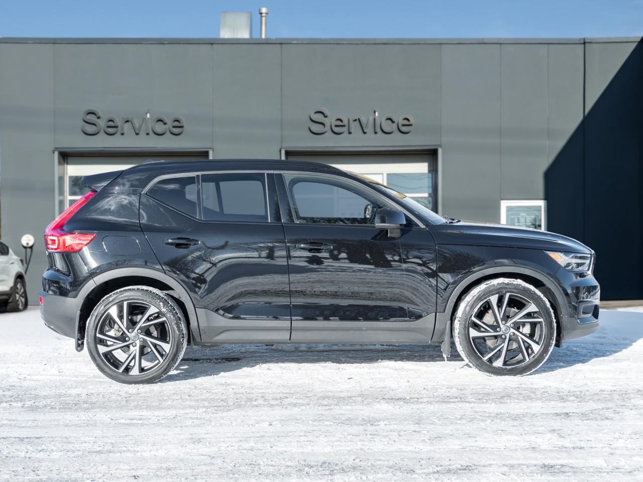 2022 Volvo XC40 T5 AWD R-Design  OFF LEASE  POLESTAR  20" ALLOY W Photo