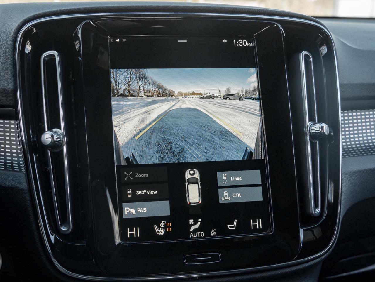 2022 Volvo XC40 T5 AWD R-Design  OFF LEASE  POLESTAR  20" ALLOY W Photo