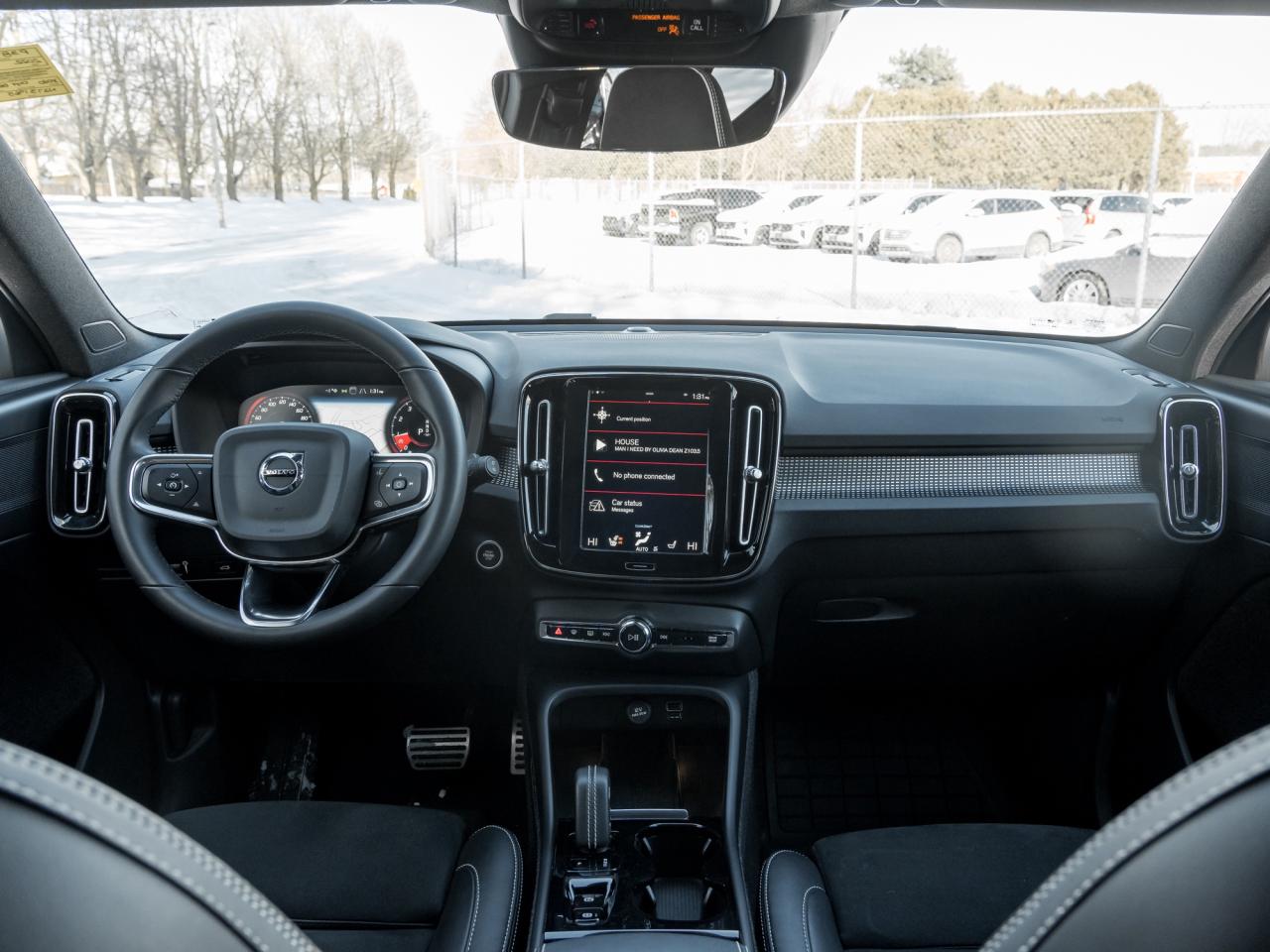 2022 Volvo XC40 T5 AWD R-Design  OFF LEASE  POLESTAR  20" ALLOY W Photo