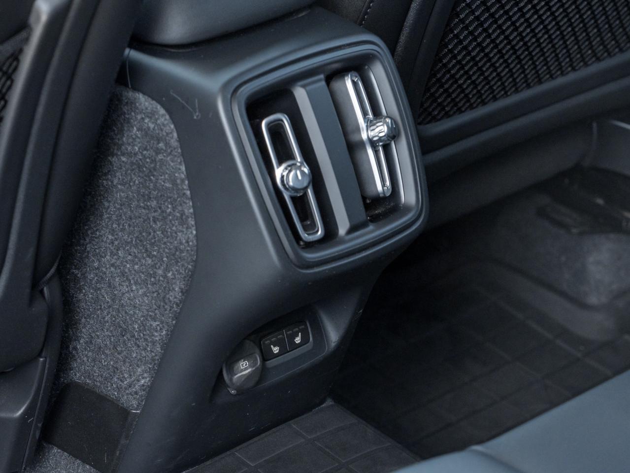 2022 Volvo XC40 T5 AWD R-Design  OFF LEASE  POLESTAR  20" ALLOY W Photo