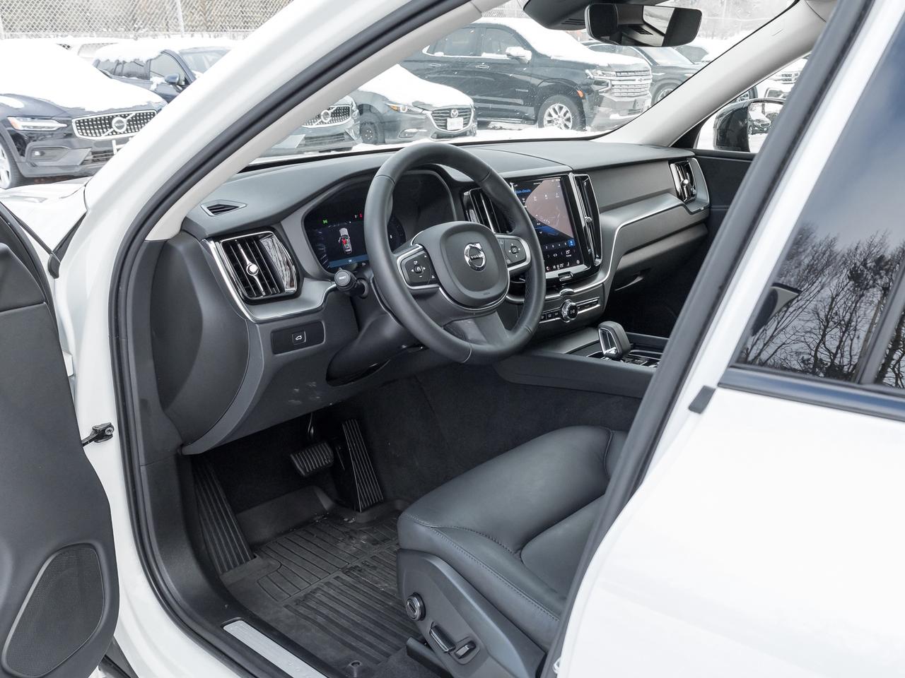 2025 Volvo XC60 B5 AWD Dark Theme  CPO RATE fr 3.49%* CLIMATE PACK Photo