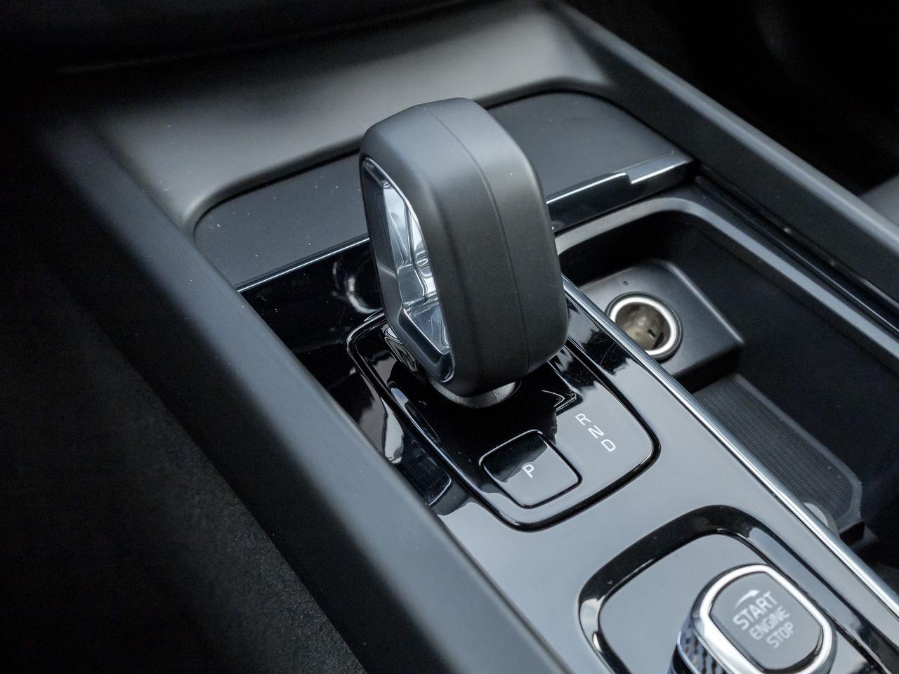 2025 Volvo XC60 B5 AWD Dark Theme  CPO RATE fr 3.49%* CLIMATE PACK Photo