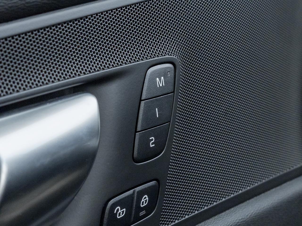 2025 Volvo XC60 B5 AWD Dark Theme  CPO RATE fr 3.49%* CLIMATE PACK Photo