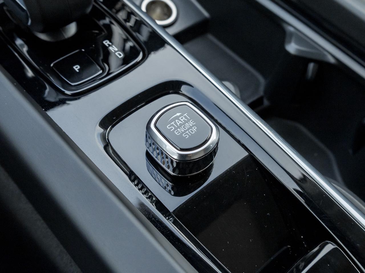 2025 Volvo XC60 B5 AWD Dark Theme  CPO RATE fr 3.49%* CLIMATE PACK Photo