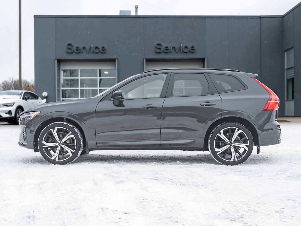 2022 Volvo XC60 B6 AWD R-Design  LOW KM  VOLVO CPO RATE fr 3.49%* Photo2