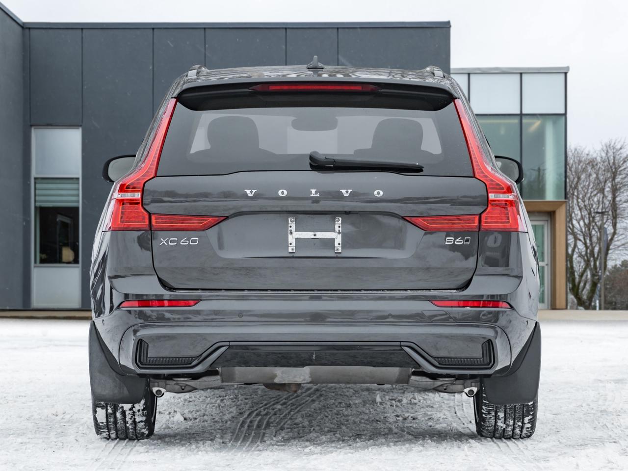 2022 Volvo XC60 B6 AWD R-Design  LOW KM  VOLVO CPO RATE fr 3.49%* Photo