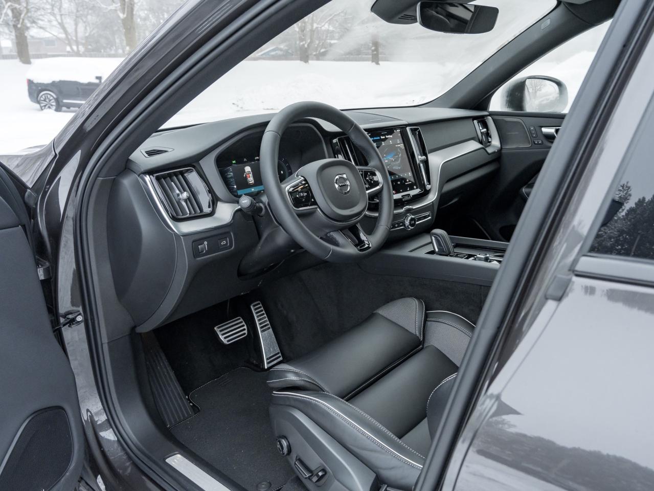 2022 Volvo XC60 B6 AWD R-Design  LOW KM  VOLVO CPO RATE fr 3.49%* Photo