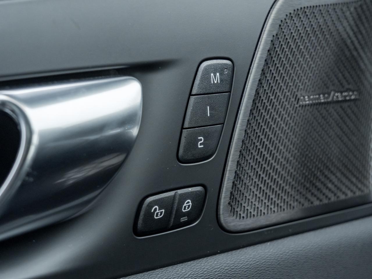 2022 Volvo XC60 B6 AWD R-Design  LOW KM  VOLVO CPO RATE fr 3.49%* Photo