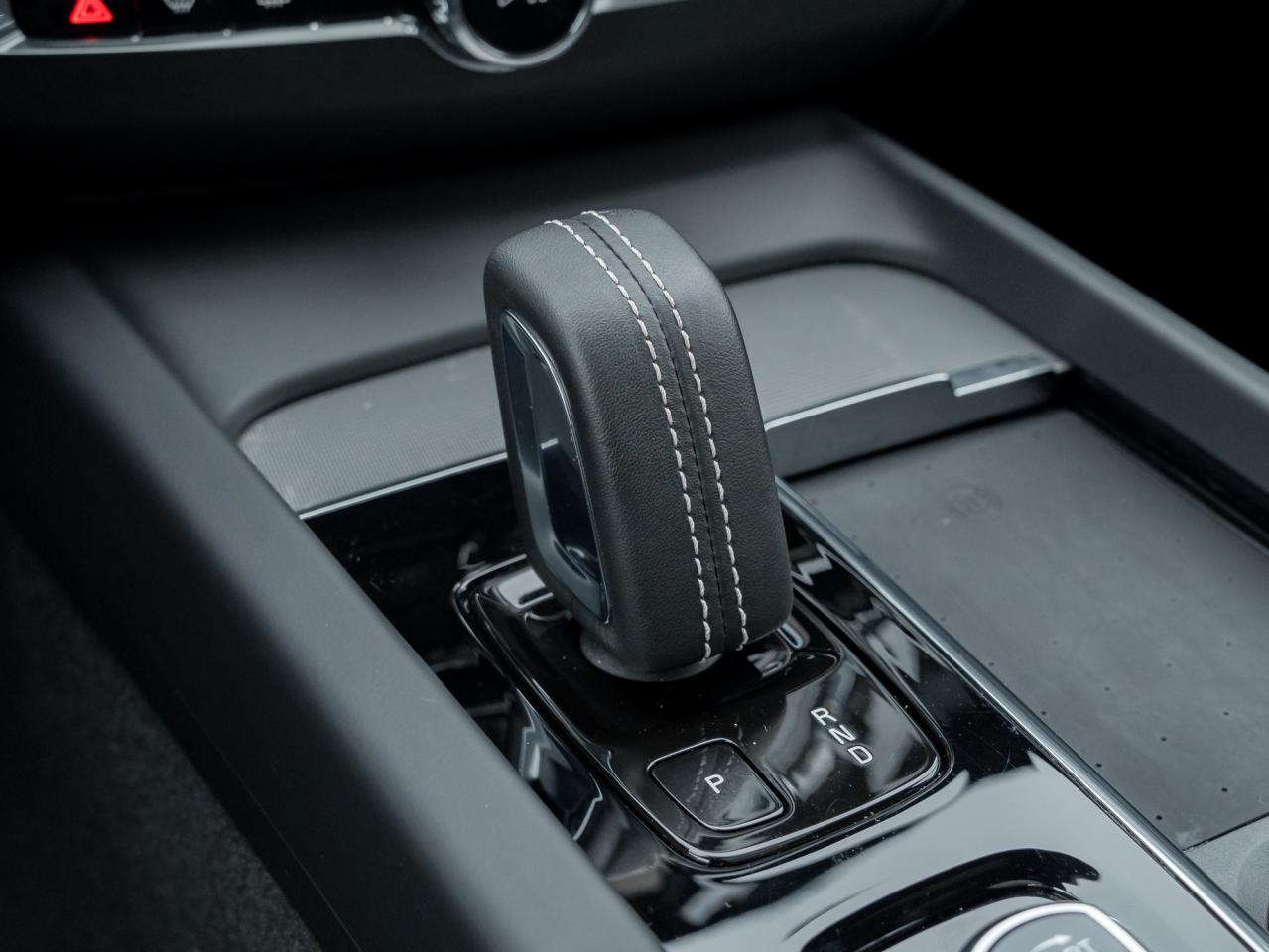 2022 Volvo XC60 B6 AWD R-Design  LOW KM  VOLVO CPO RATE fr 3.49%* Photo