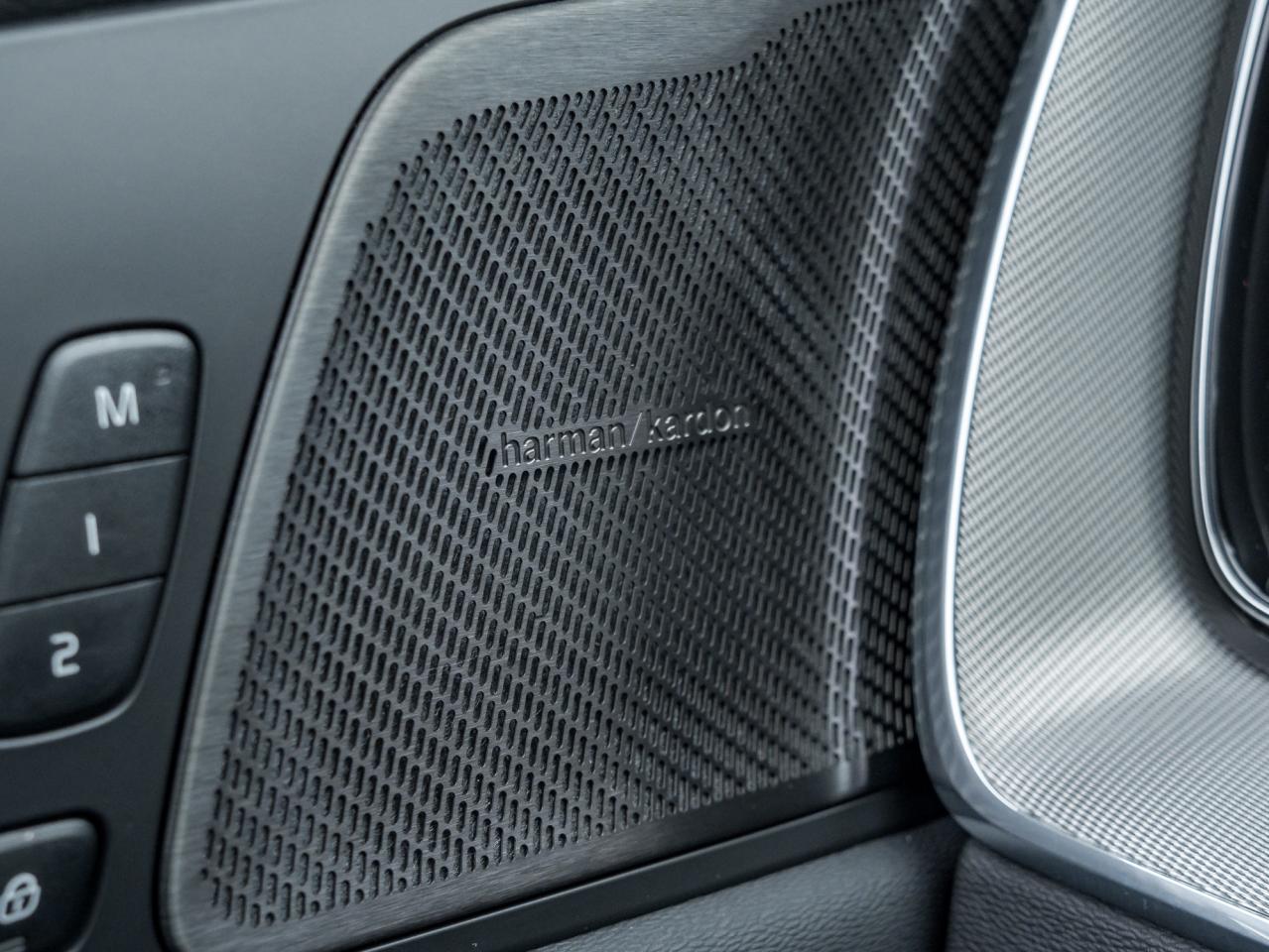 2022 Volvo XC60 B6 AWD R-Design  LOW KM  VOLVO CPO RATE fr 3.49%* Photo