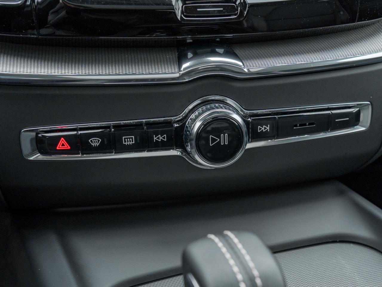 2022 Volvo XC60 B6 AWD R-Design  LOW KM  VOLVO CPO RATE fr 3.49%* Photo