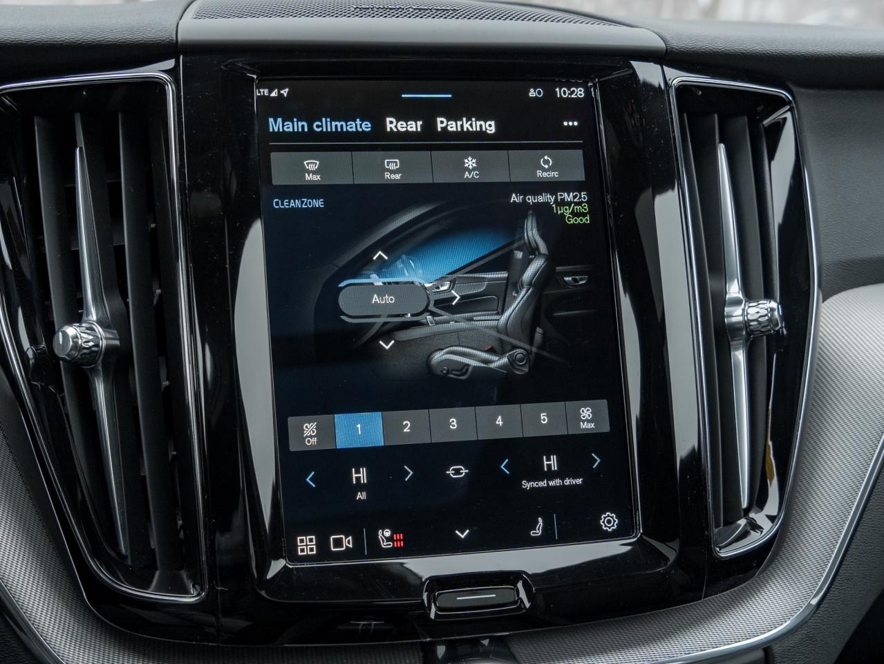 2022 Volvo XC60 B6 AWD R-Design  LOW KM  VOLVO CPO RATE fr 3.49%* Photo