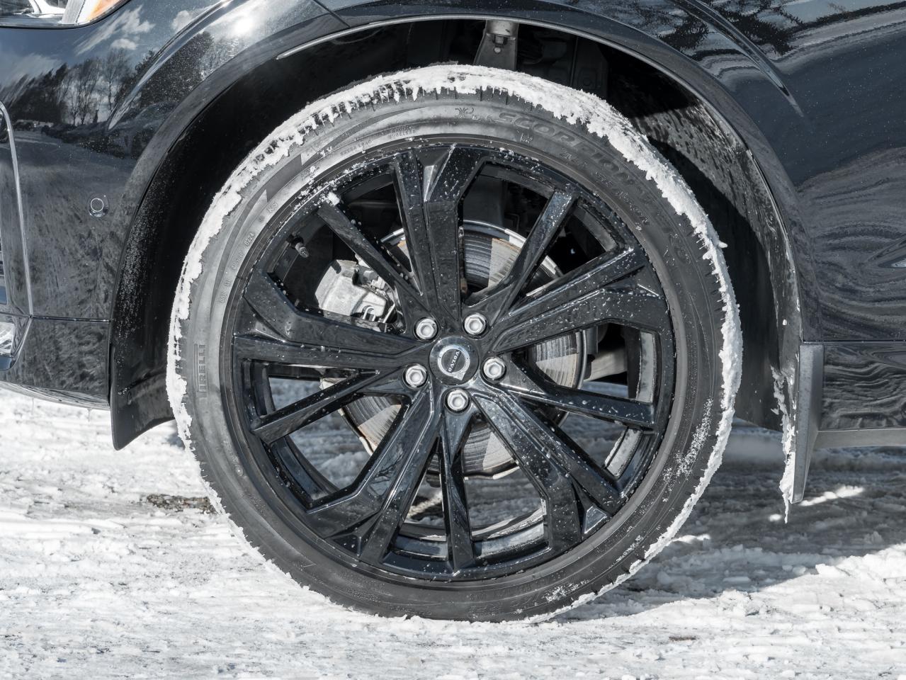 2024 Volvo XC60 B5 AWD Ultimate BLACK EDITION  MASSAGE SEATS  CPO Photo