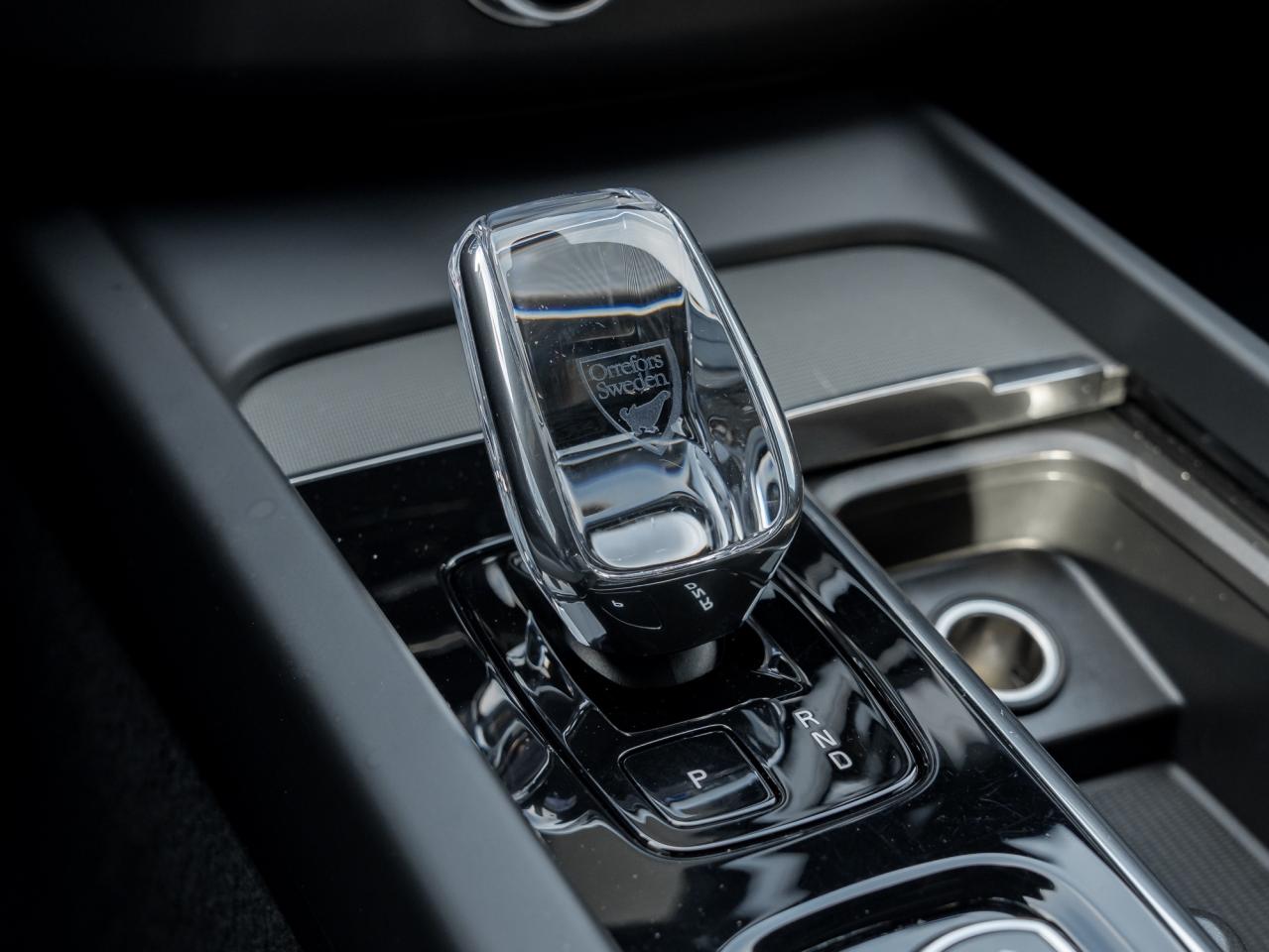 2024 Volvo XC60 B5 AWD Ultimate BLACK EDITION  MASSAGE SEATS  CPO Photo