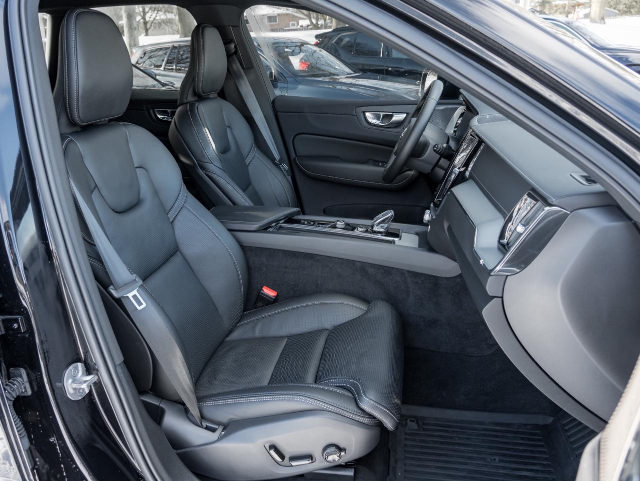 2024 Volvo XC60 B5 AWD Ultimate BLACK EDITION  MASSAGE SEATS  CPO Photo