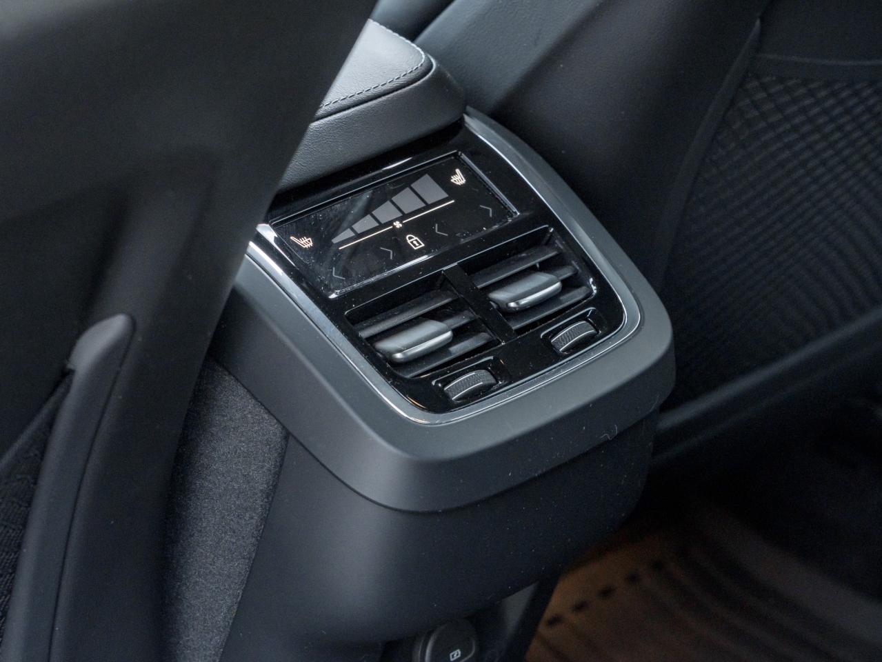 2024 Volvo XC60 B5 AWD Ultimate BLACK EDITION  MASSAGE SEATS  CPO Photo