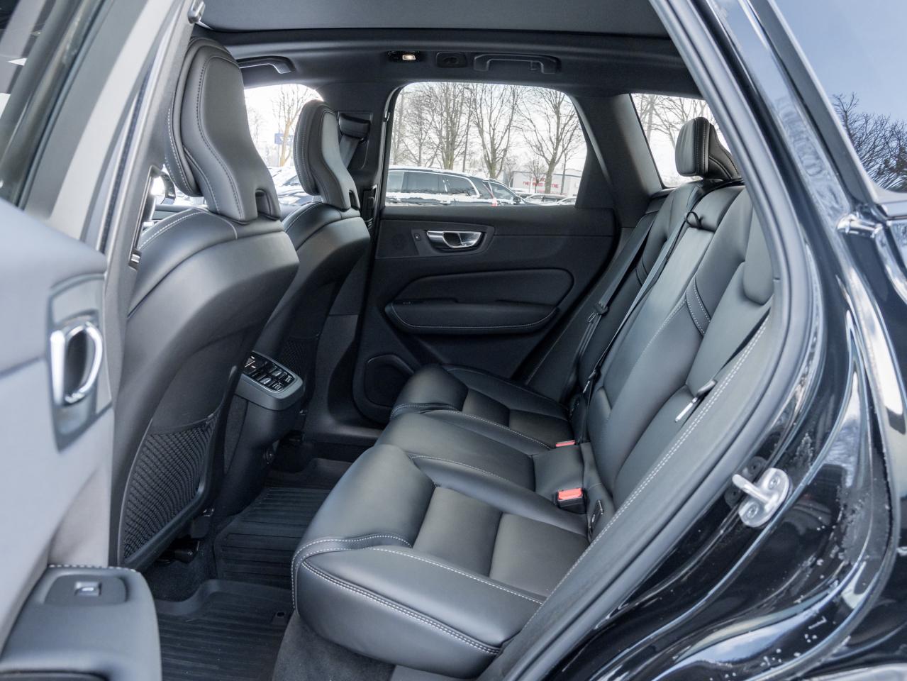 2024 Volvo XC60 B5 AWD Ultimate BLACK EDITION  MASSAGE SEATS  CPO Photo