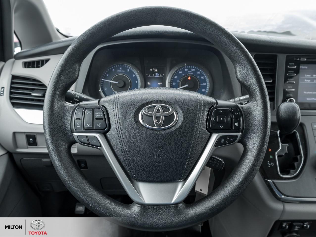 2018 Toyota Sienna HEATED SEATS POWER DRIVERS SEAT 8 PASSENGER BACKUP Photo