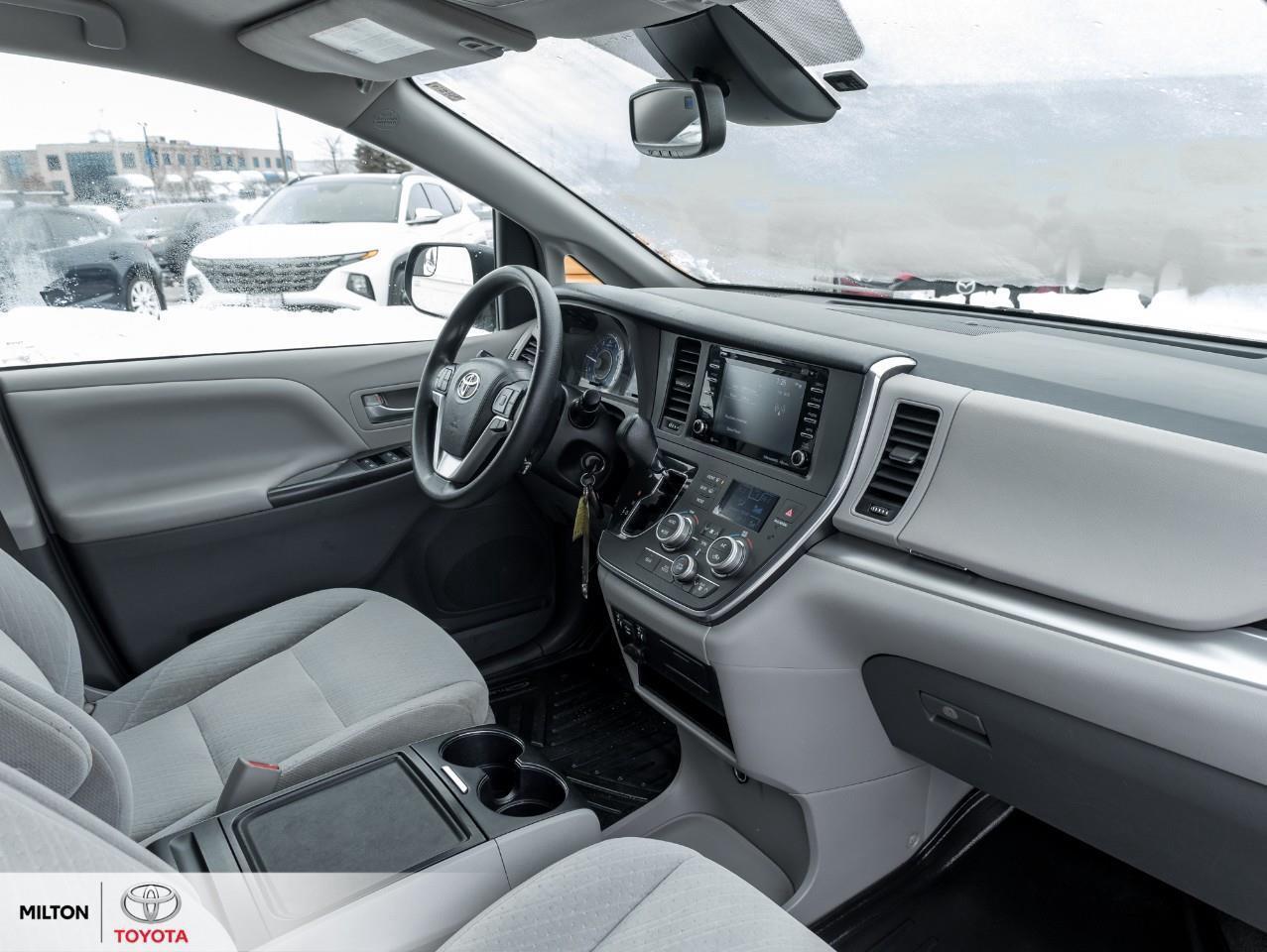 2018 Toyota Sienna HEATED SEATS POWER DRIVERS SEAT 8 PASSENGER BACKUP Photo