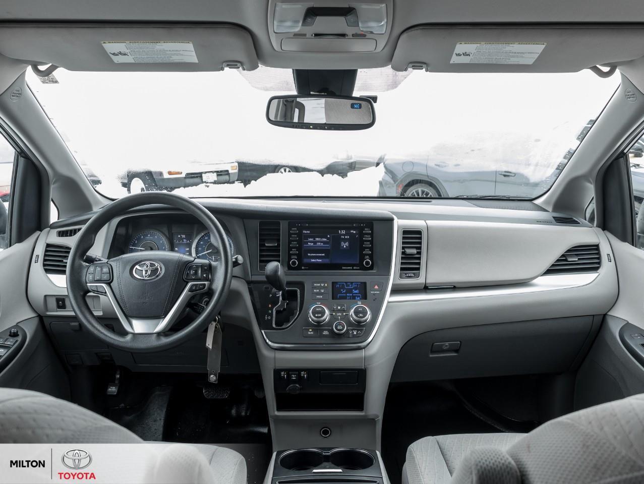 2018 Toyota Sienna HEATED SEATS POWER DRIVERS SEAT 8 PASSENGER BACKUP Photo