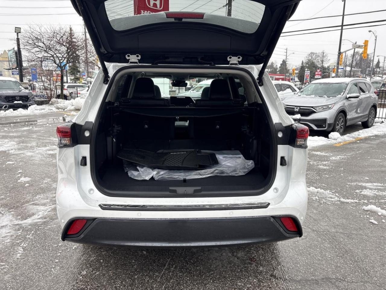 2026 Toyota Highlander Hybrid Limited Fully Loaded! Photo