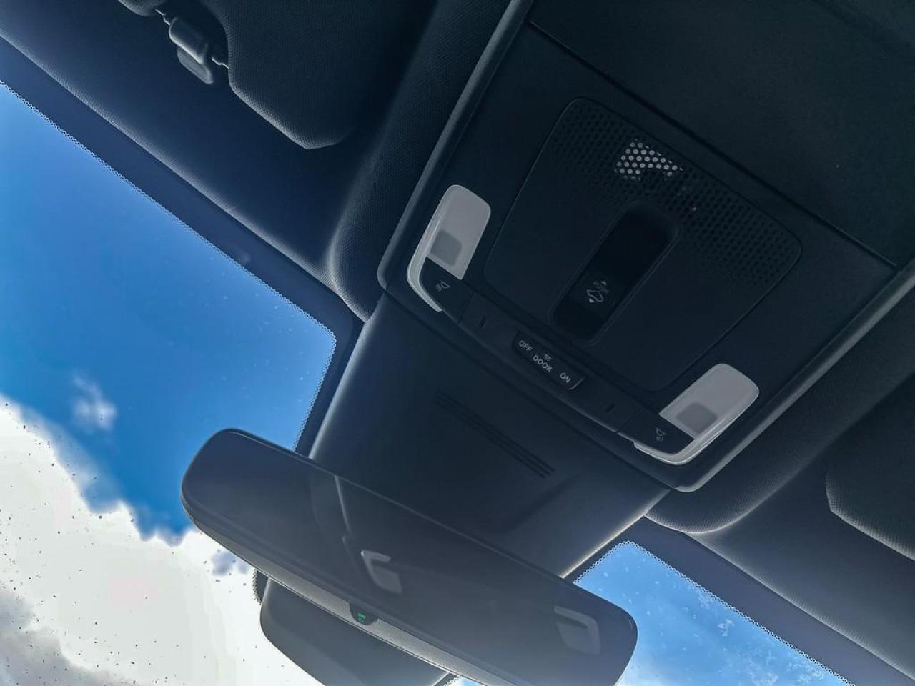 2023 Honda CR-V Hybrid Touring Photo