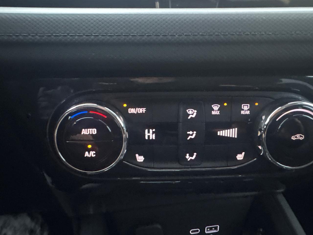 2025 Chevrolet TrailBlazer LT AWD + Conv Pkg + Former Rental + Low Kms Photo