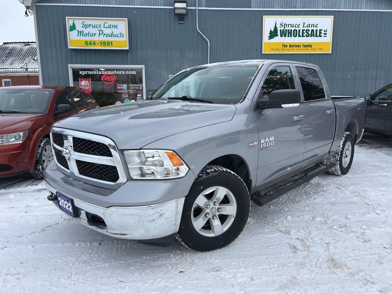 2022 RAM 1500 Classic SLT Plus  ** LUXURY & TECH  GROUP ** Photo