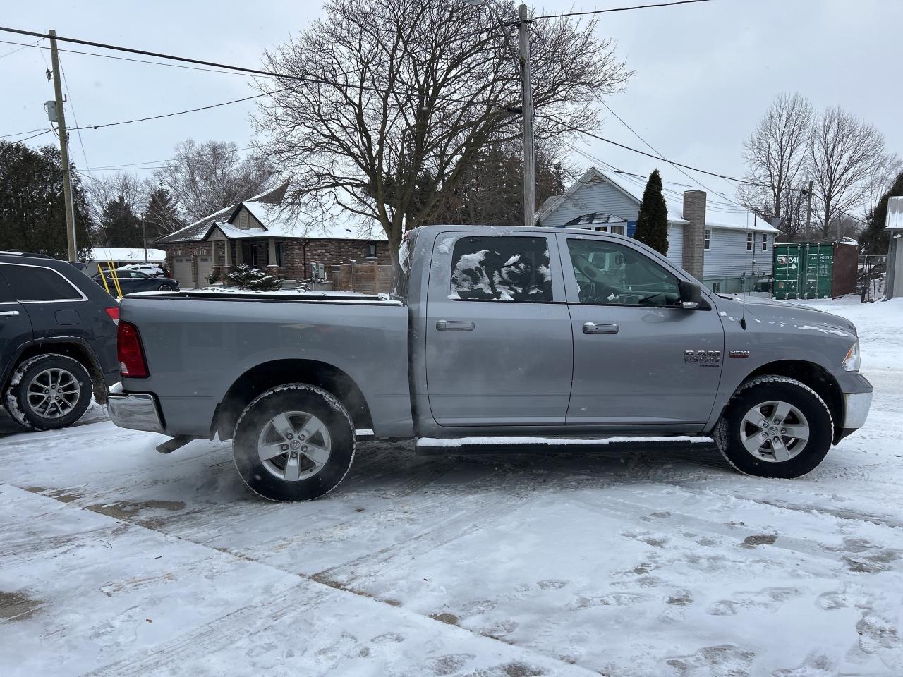 2022 RAM 1500 Classic SLT Plus  ** LUXURY & TECH  GROUP ** Photo4