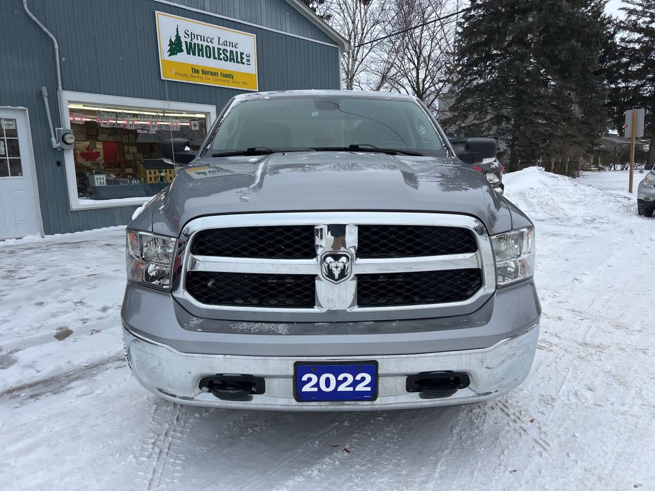 2022 RAM 1500 Classic SLT Plus  ** LUXURY & TECH  GROUP ** Photo