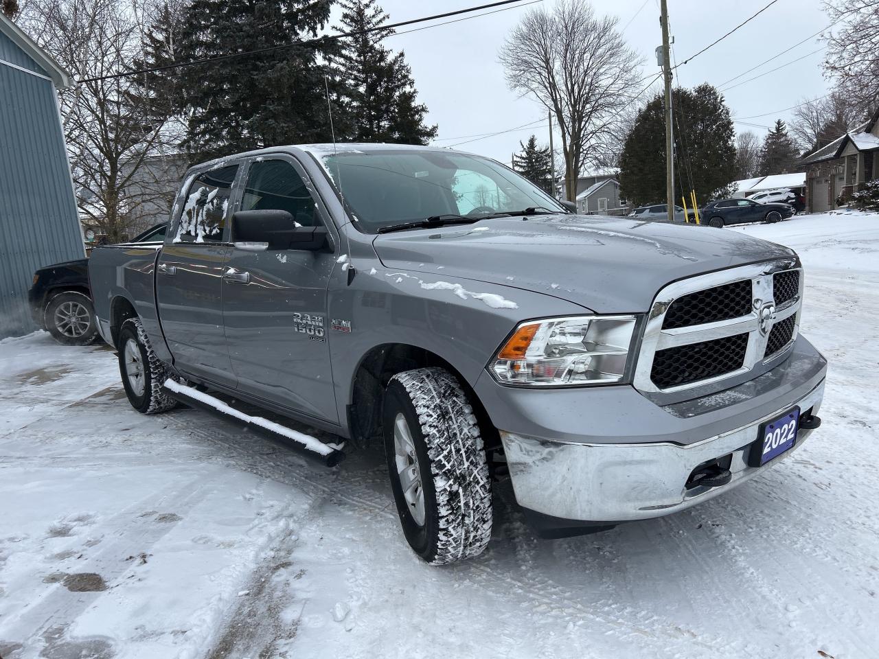 2022 RAM 1500 Classic SLT Plus  ** LUXURY & TECH  GROUP ** Photo