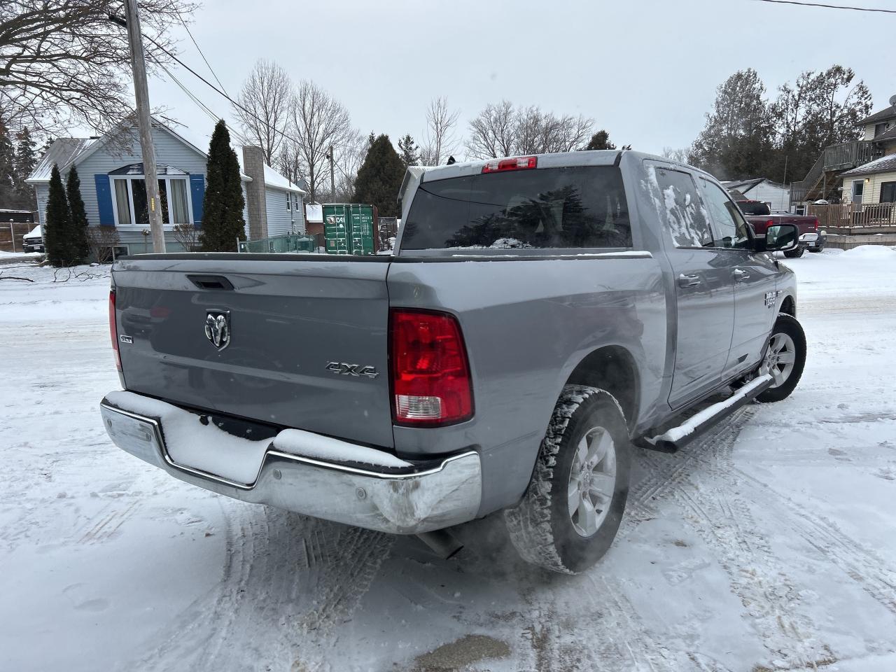 2022 RAM 1500 Classic SLT Plus  ** LUXURY & TECH  GROUP ** Photo