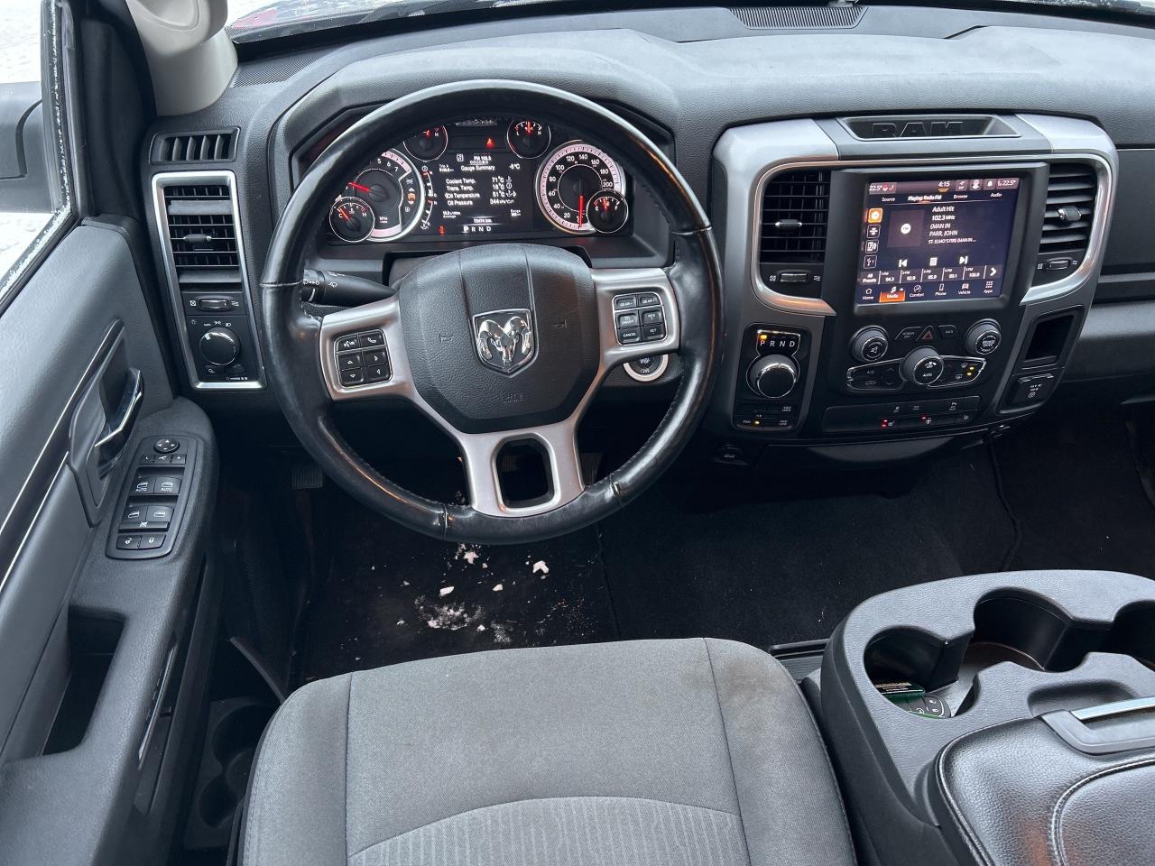 2022 RAM 1500 Classic SLT Plus  ** LUXURY & TECH  GROUP ** Photo