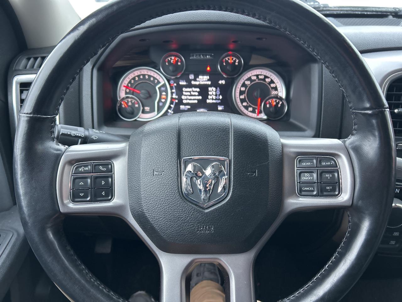 2022 RAM 1500 Classic SLT Plus  ** LUXURY & TECH  GROUP ** Photo