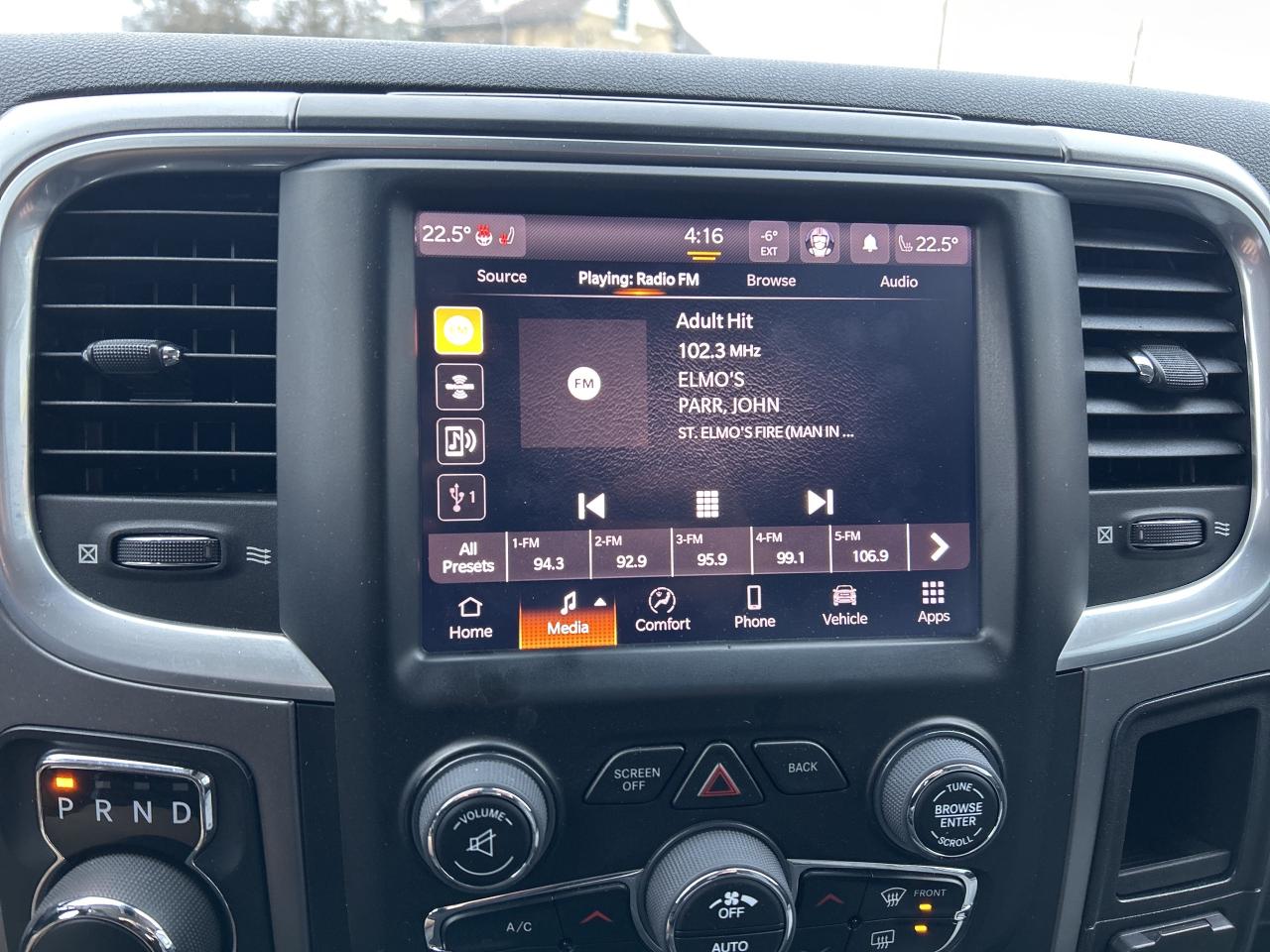 2022 RAM 1500 Classic SLT Plus  ** LUXURY & TECH  GROUP ** Photo