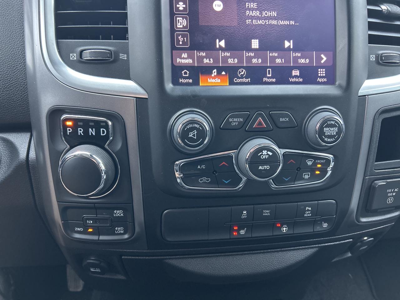 2022 RAM 1500 Classic SLT Plus  ** LUXURY & TECH  GROUP ** Photo