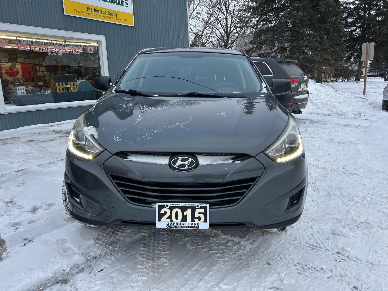 2015 Hyundai Tucson GL  AWD  ** ONE  OWNER ! ** Photo2