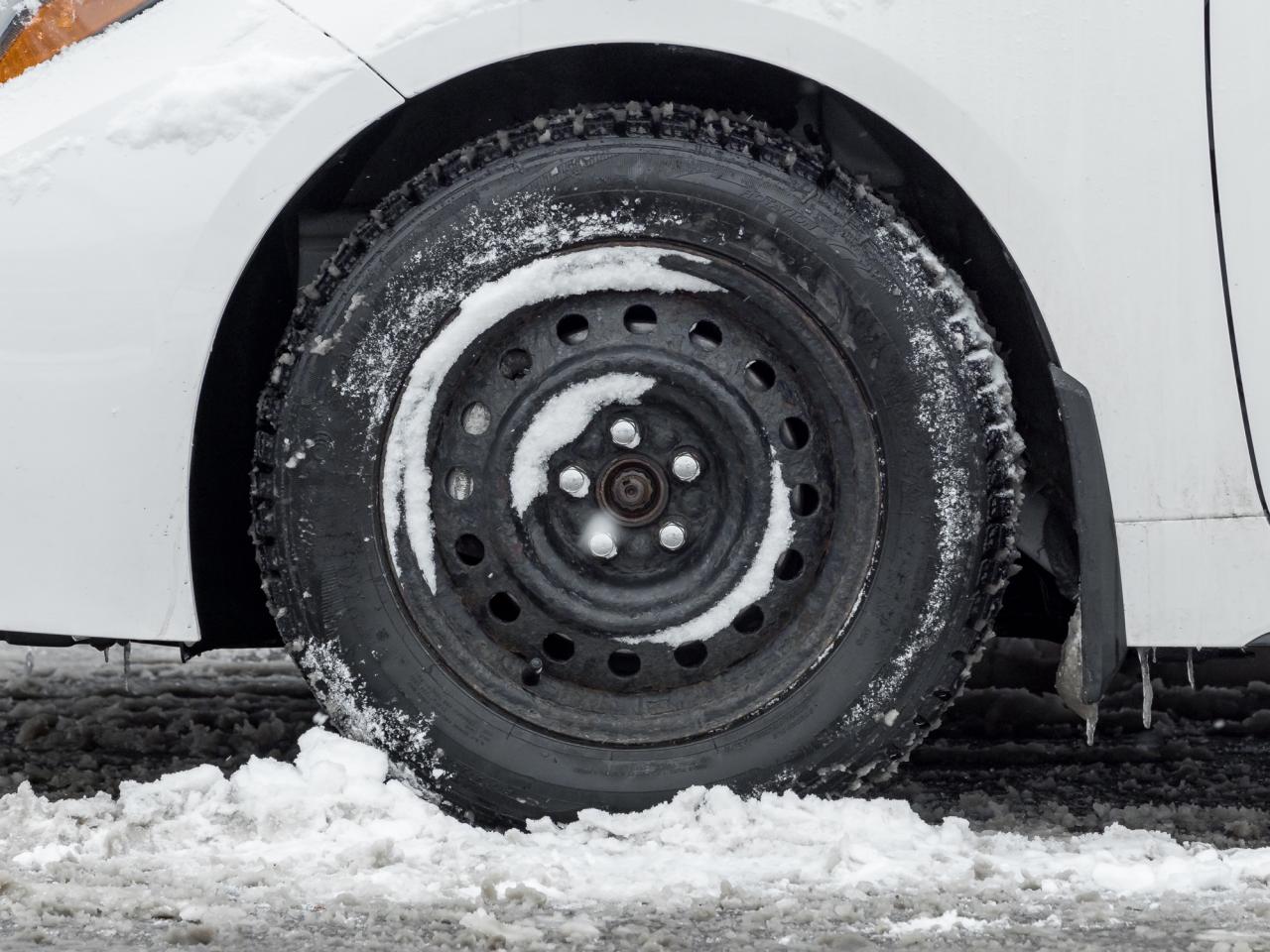 2024 Toyota Corolla L CVT   Winter tires   Local trade   Clean Carfax Photo3