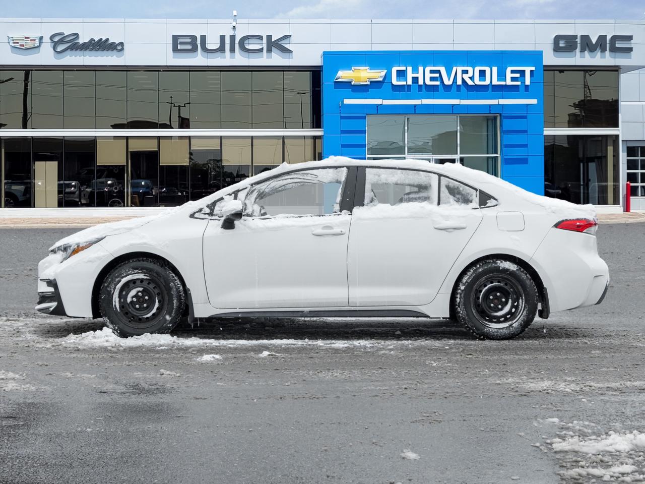 2024 Toyota Corolla L CVT   Winter tires   Local trade   Clean Carfax Photo