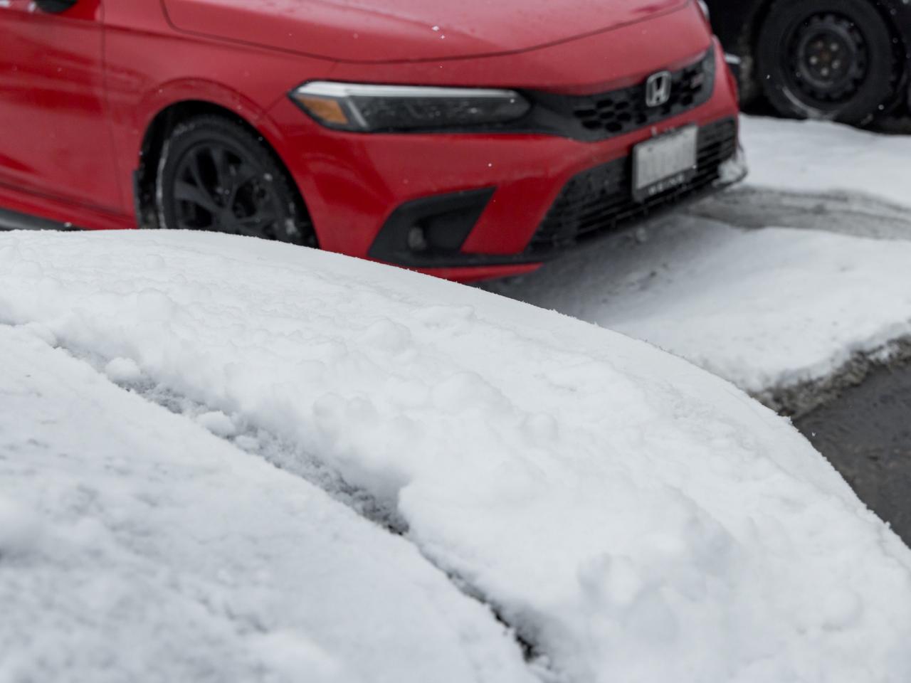 2024 Toyota Corolla L CVT   Winter tires   Local trade   Clean Carfax Photo